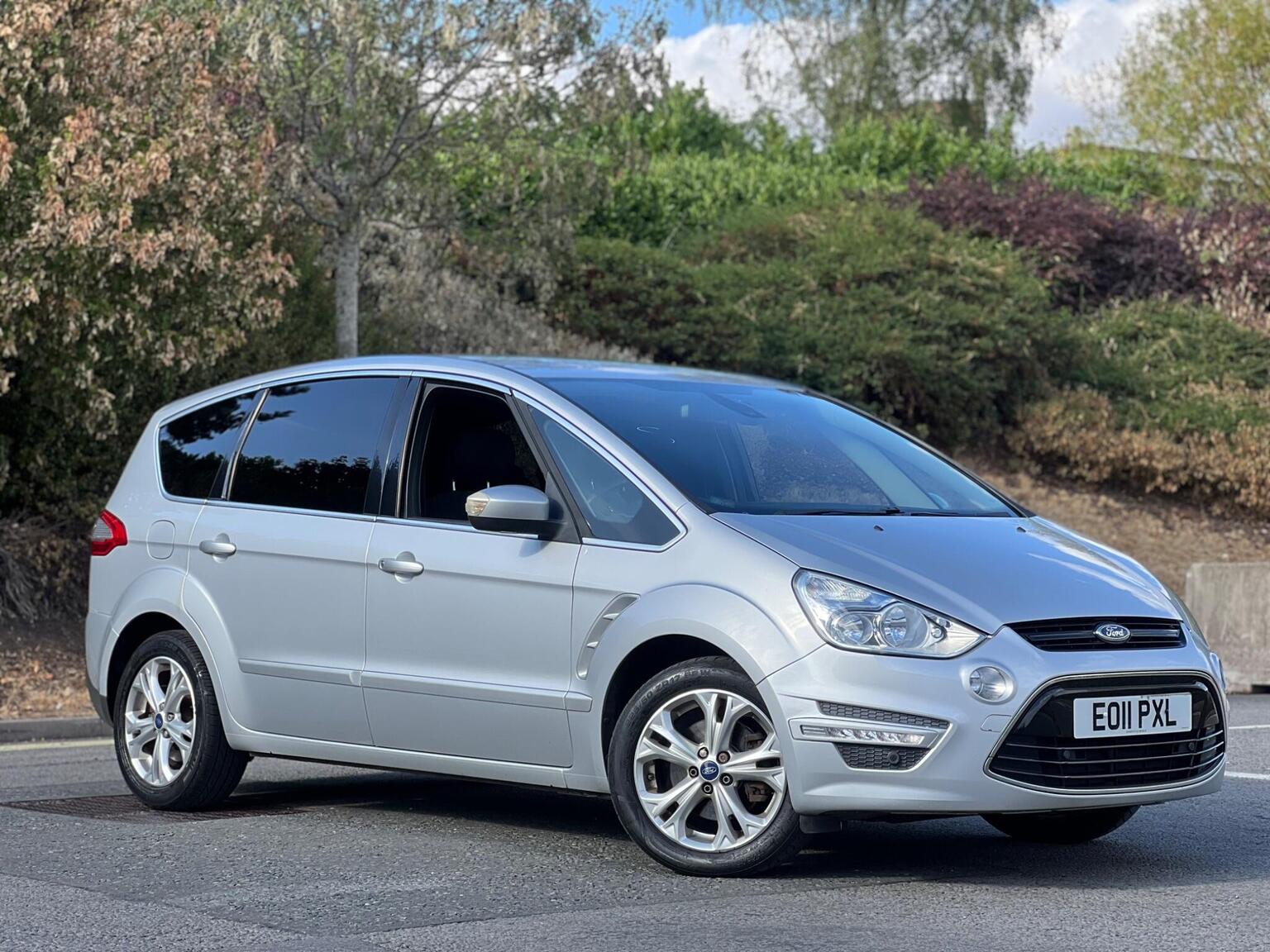 Ford S-MAX - image 1 of 44