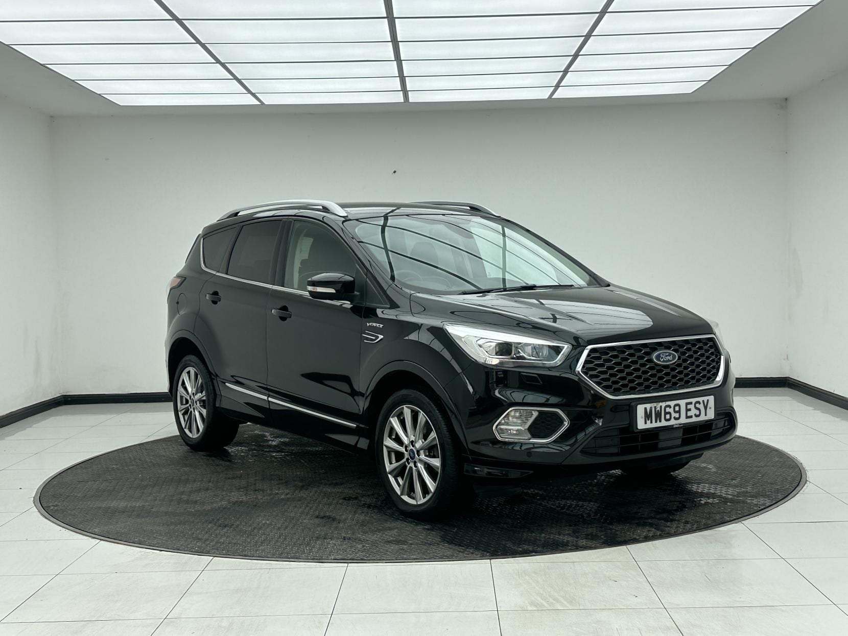 Ford Kuga - image 1 of 55