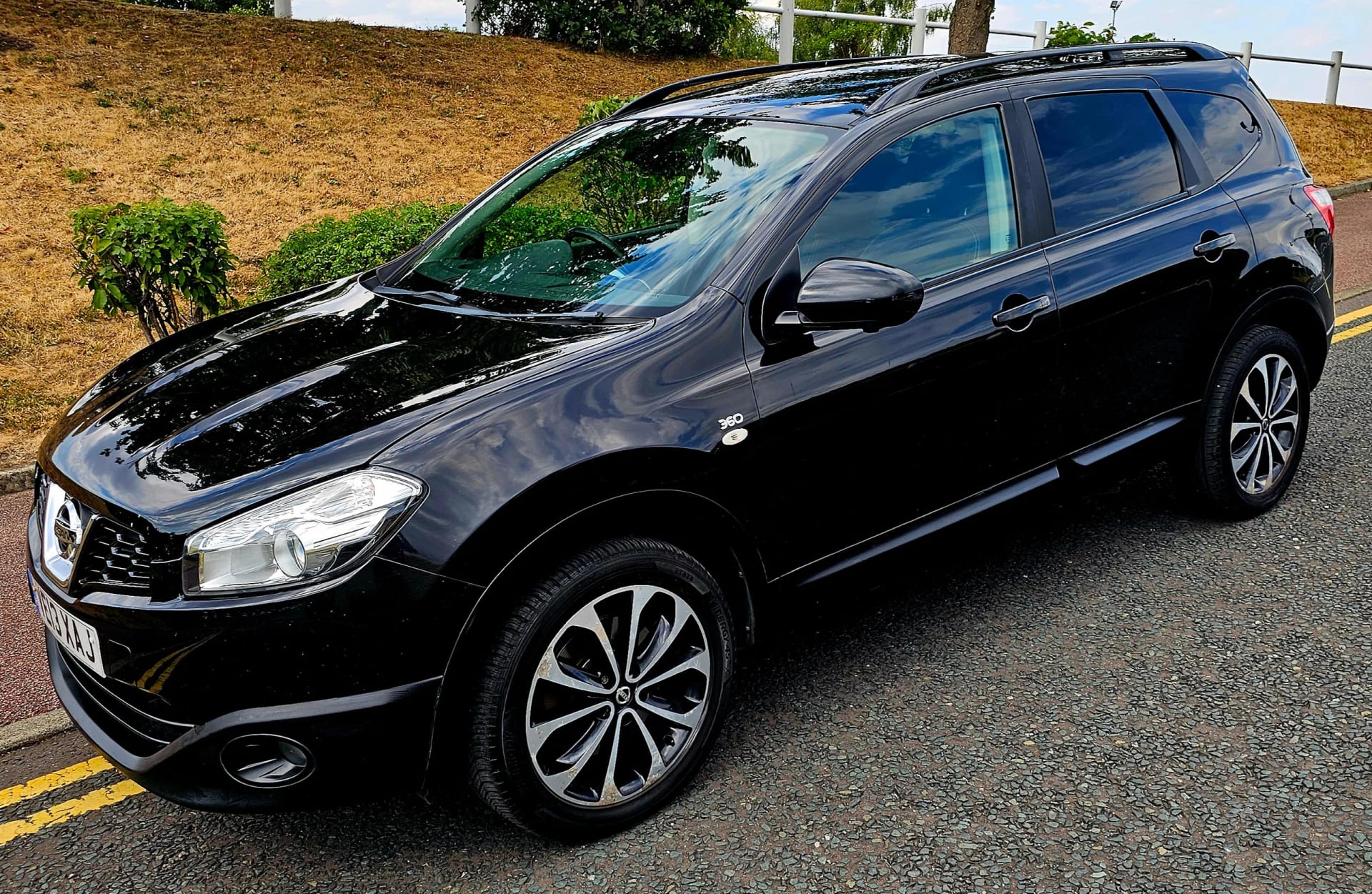 Nissan Qashqai+2 - image 1 of 34