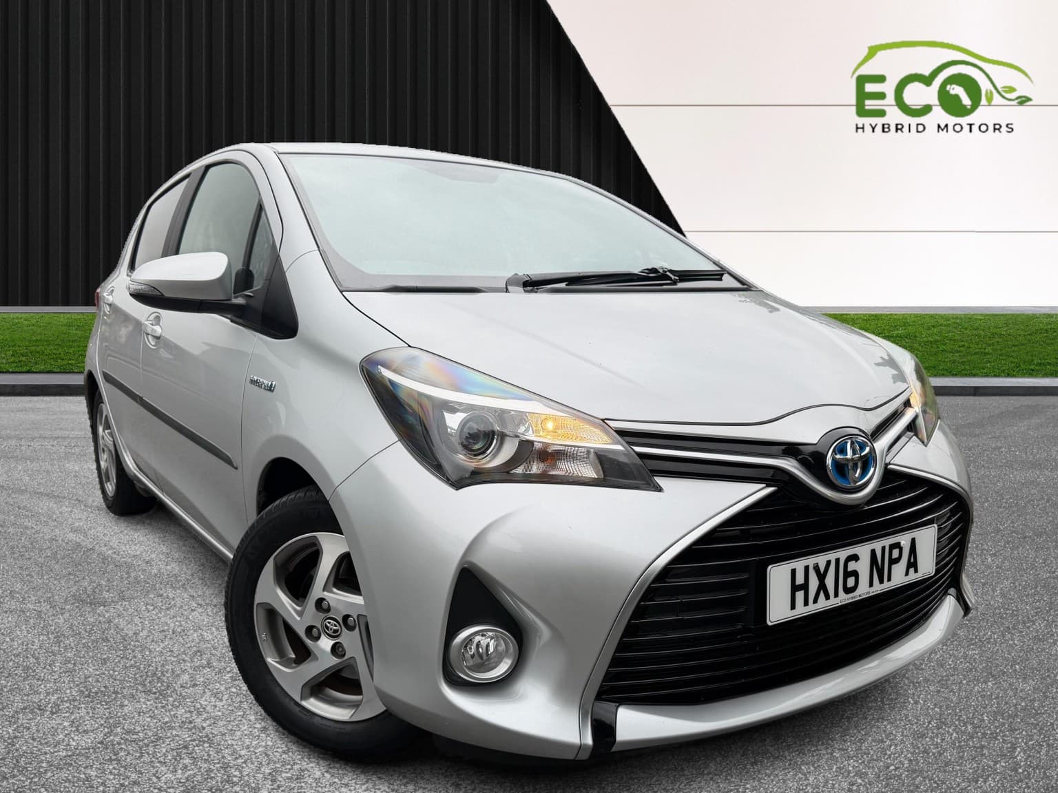 Toyota Yaris - image 1 of 54
