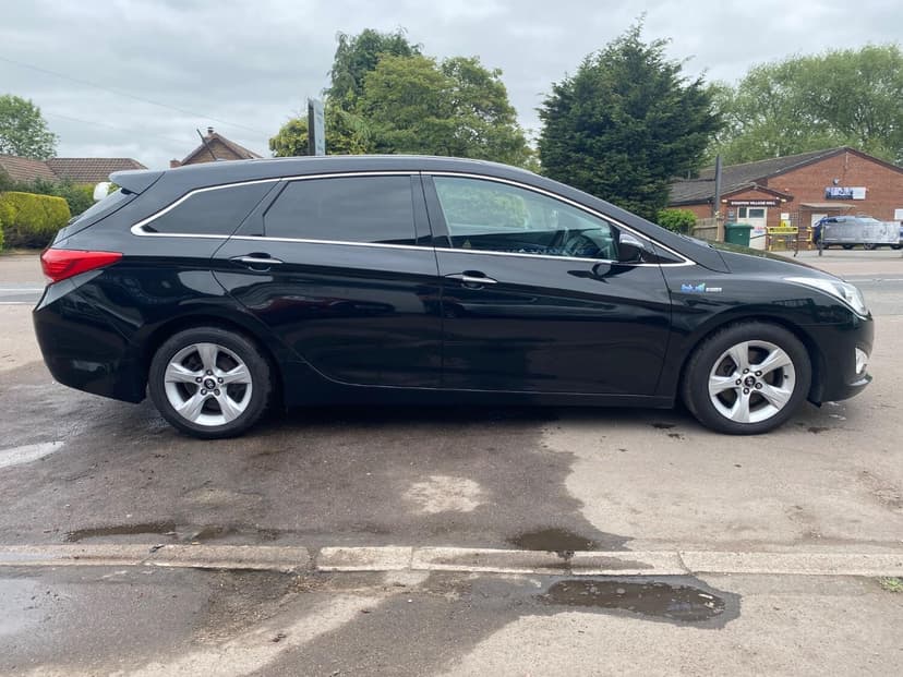 2011 HYUNDAI I40