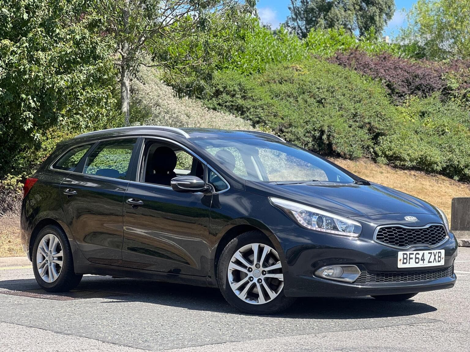 Kia Ceed - image 1 of 44