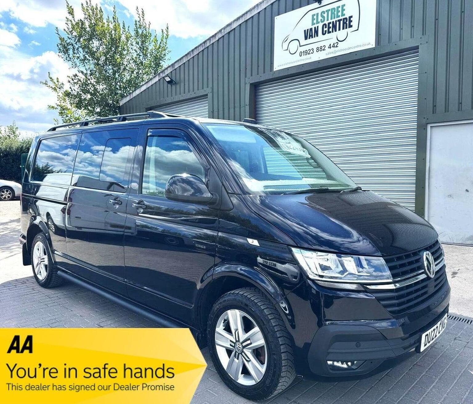 Volkswagen Transporter - image 1 of 19