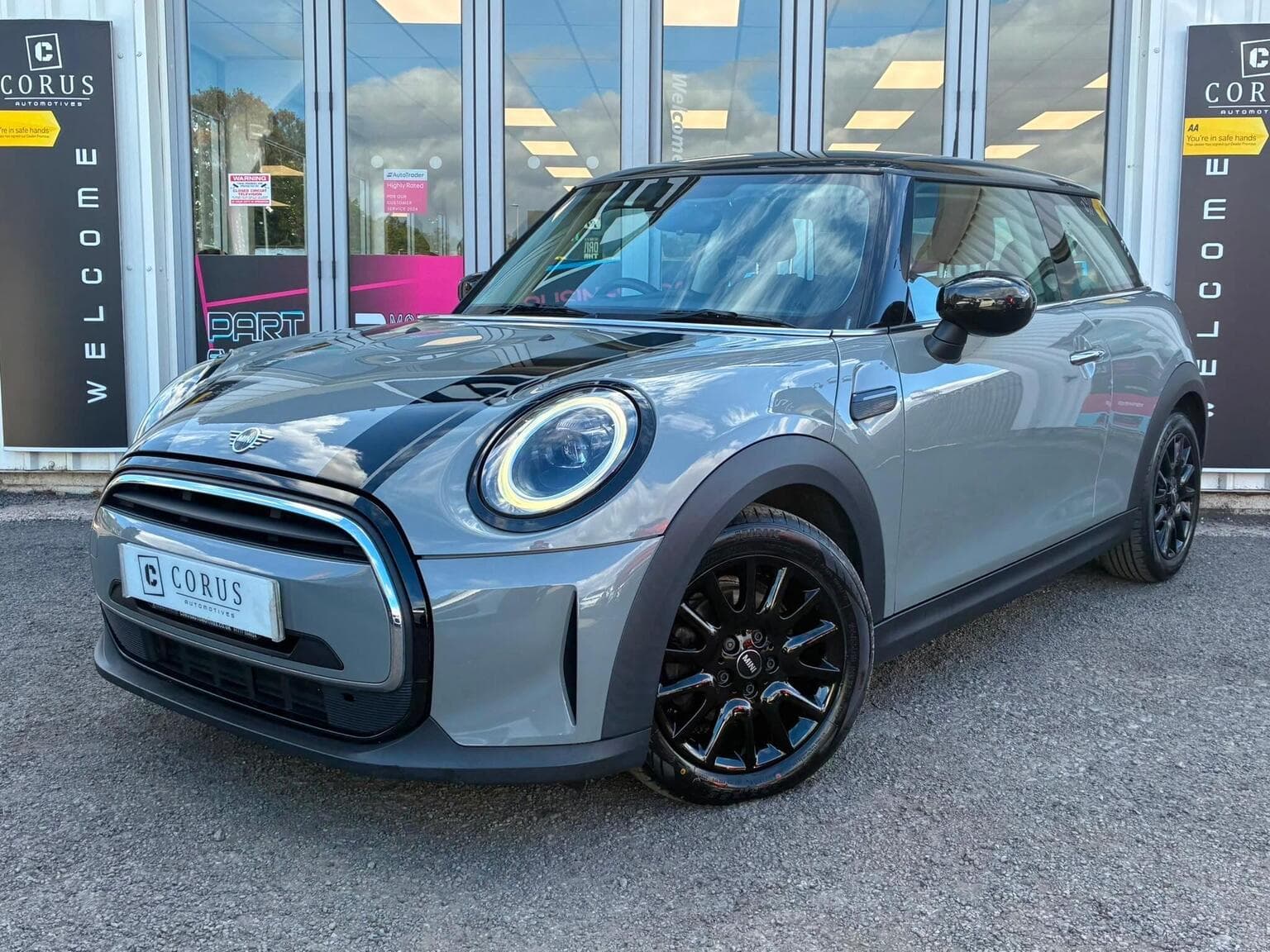 MINI Hatch - image 1 of 40