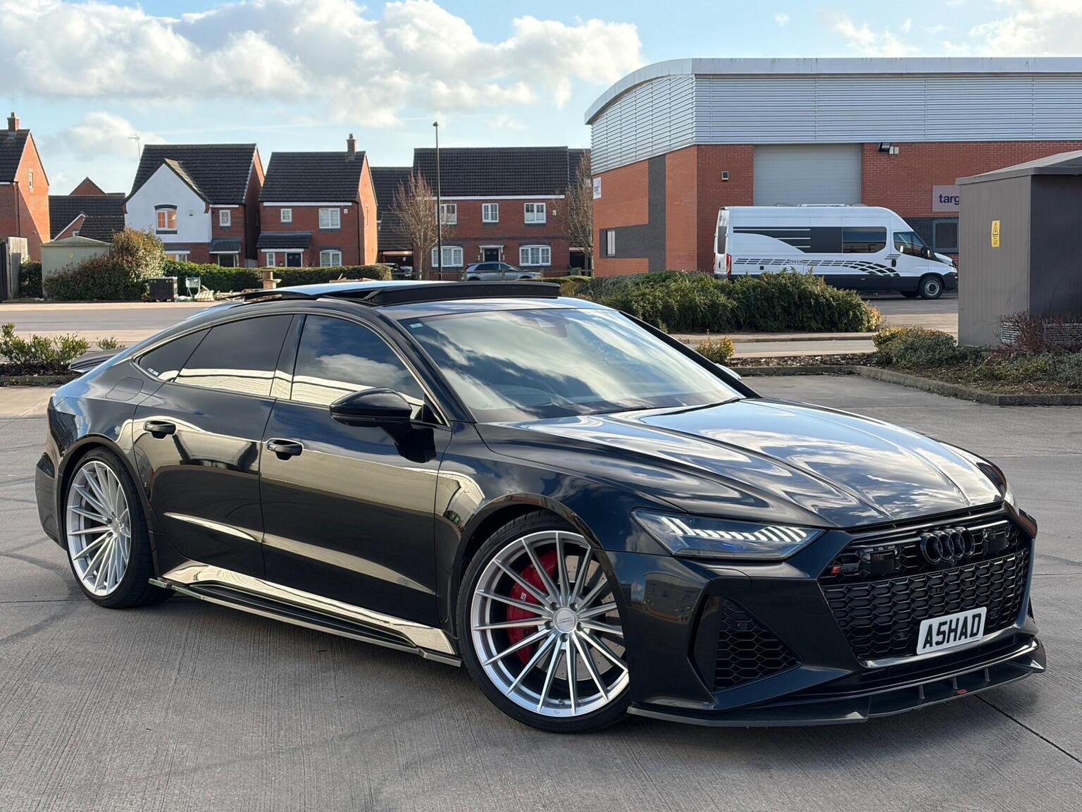 Audi RS7 - image 1 of 63