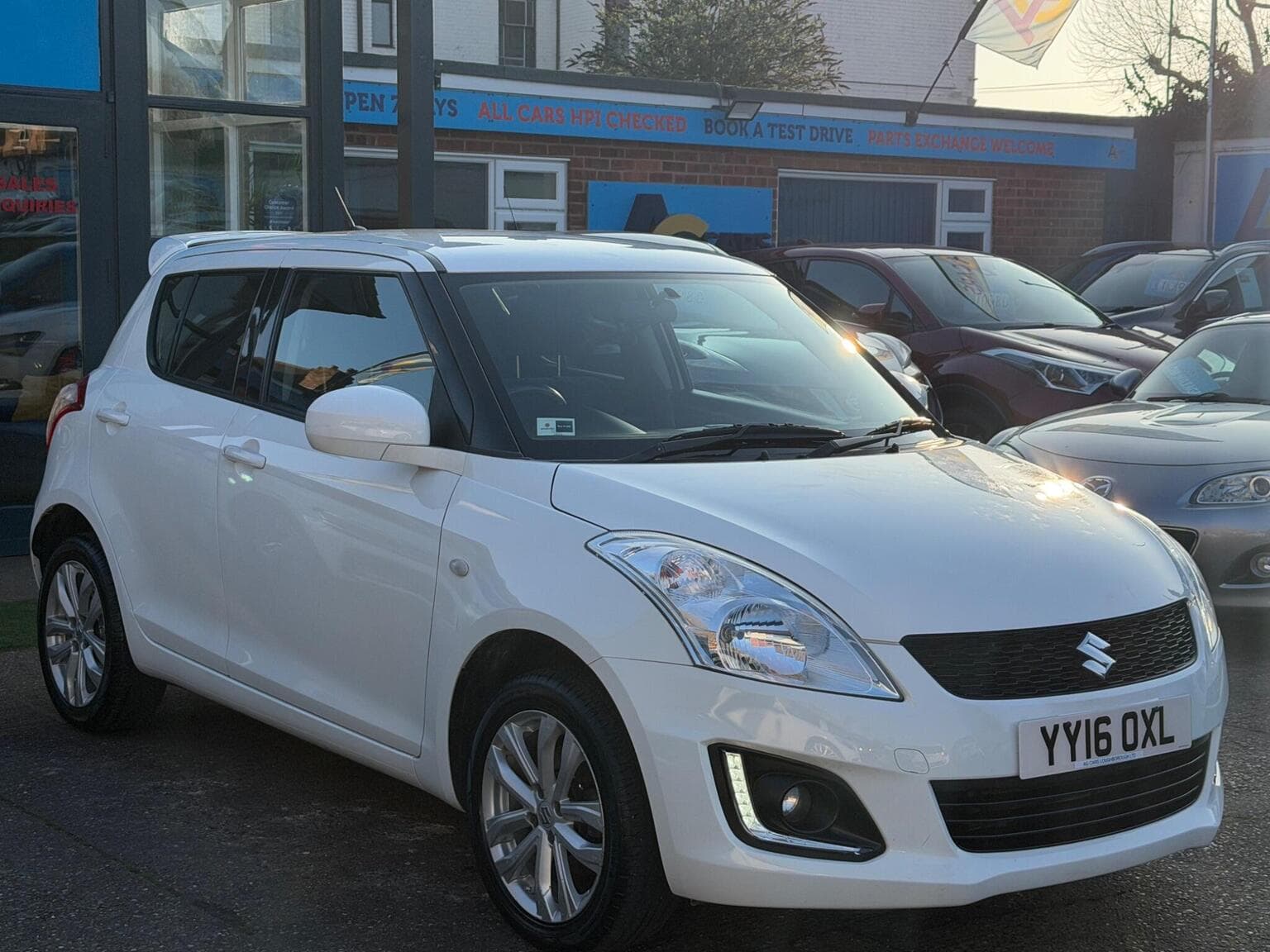Suzuki Swift - image 1 of 50
