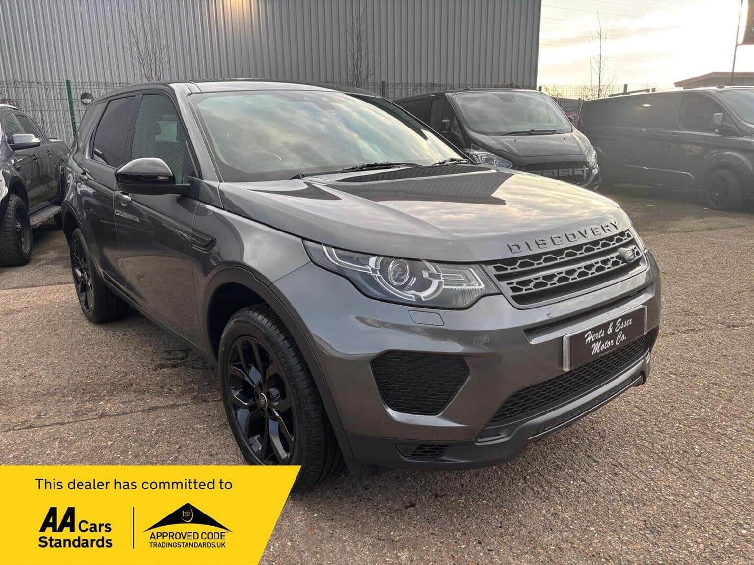 Land Rover Discovery Sport - image 1 of 37