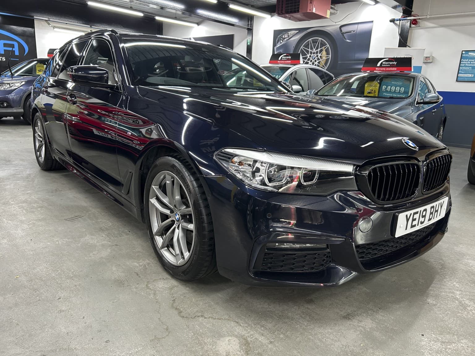 BMW 5 Series - image 1 of 42