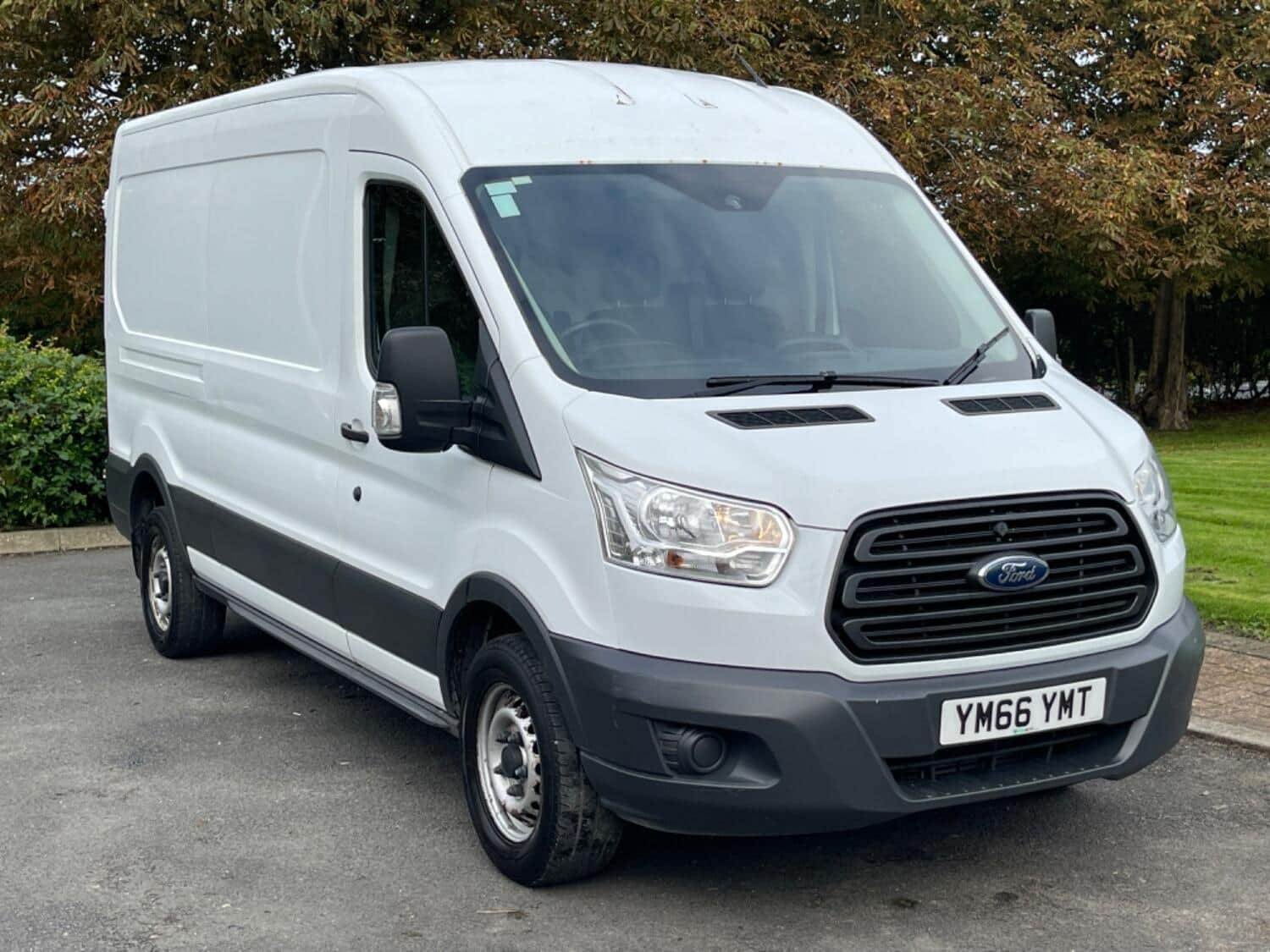Ford Transit - image 1 of 16