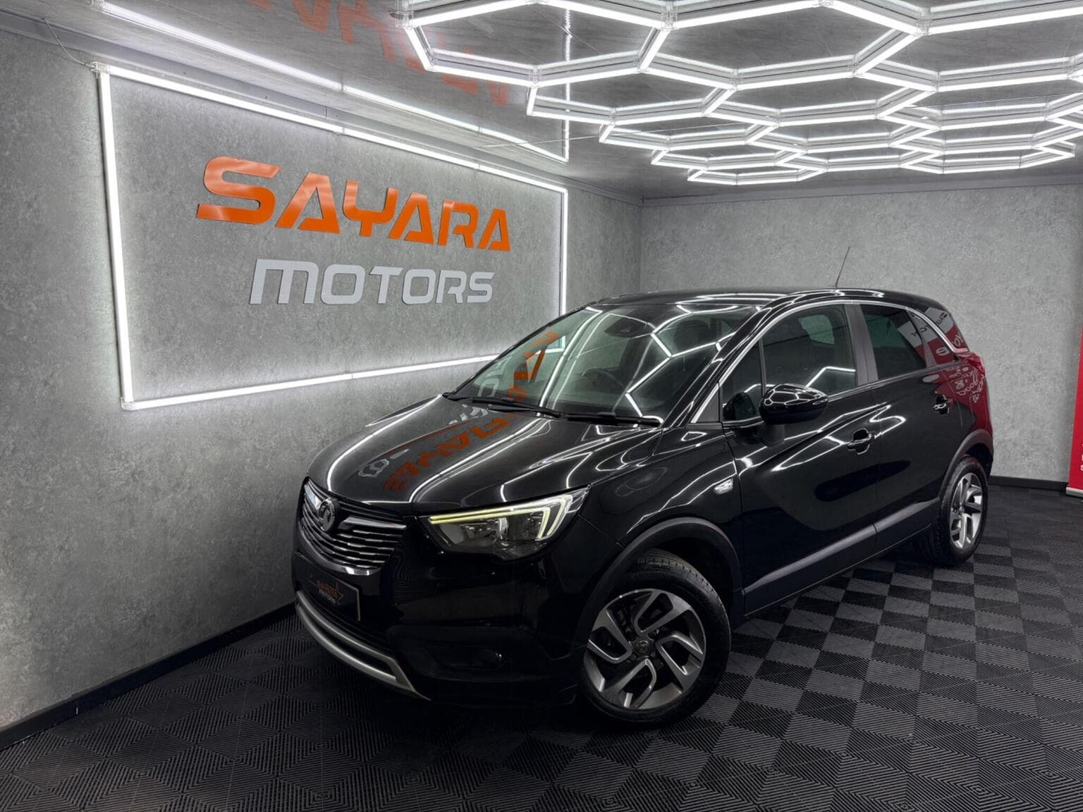 Vauxhall Crossland X - image 1 of 35