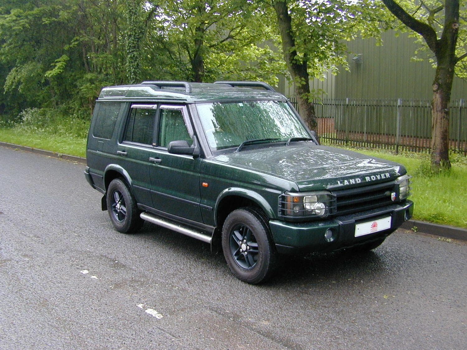 Land Rover Discovery - image 1 of 90