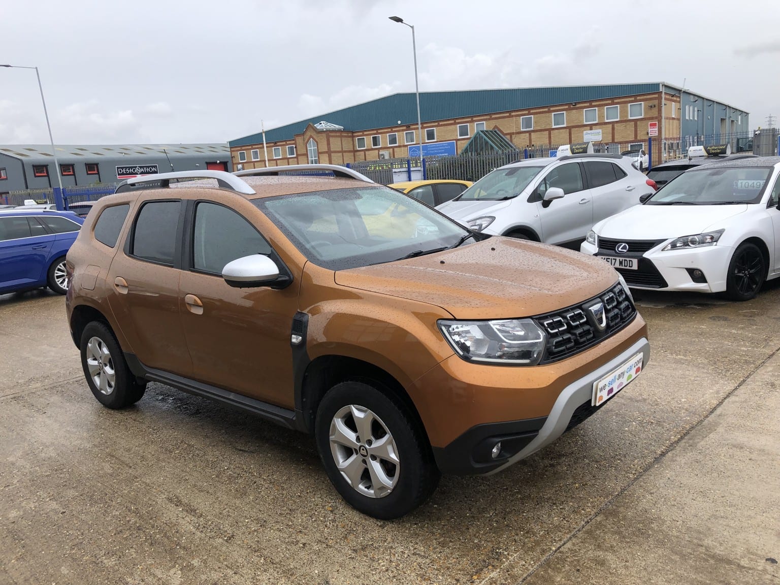 Dacia Duster - image 1 of 15