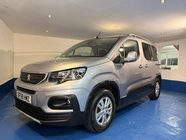 Peugeot Rifter - image 1 of 19