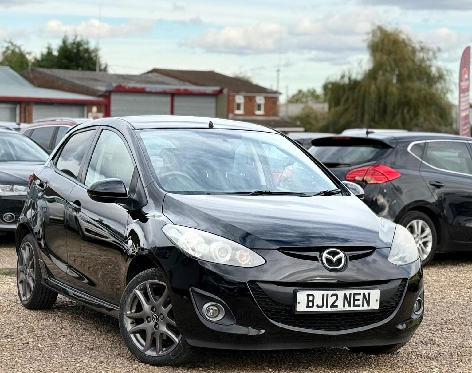 Mazda Mazda2 - image 1 of 41