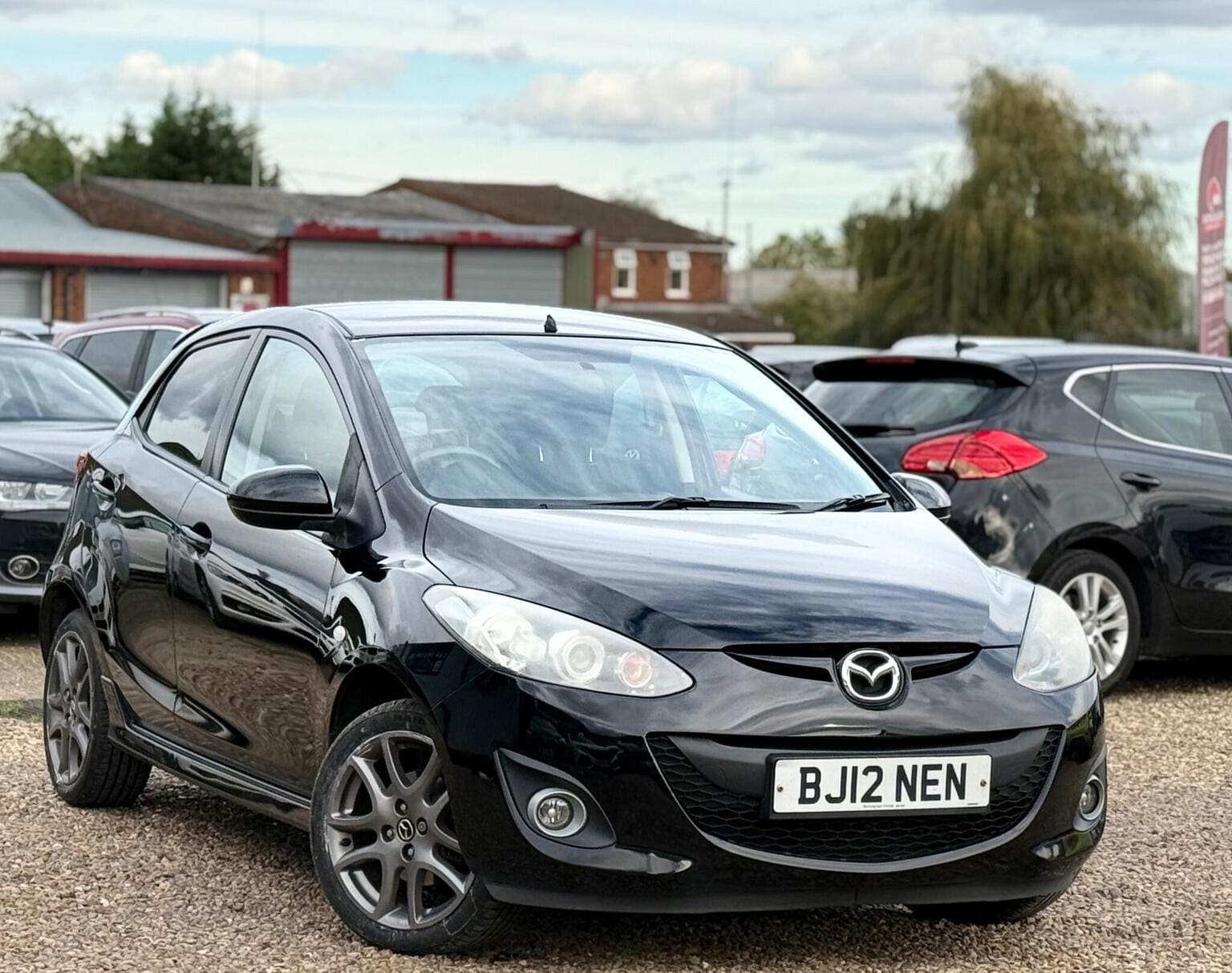 Mazda Mazda2 - image 1 of 41
