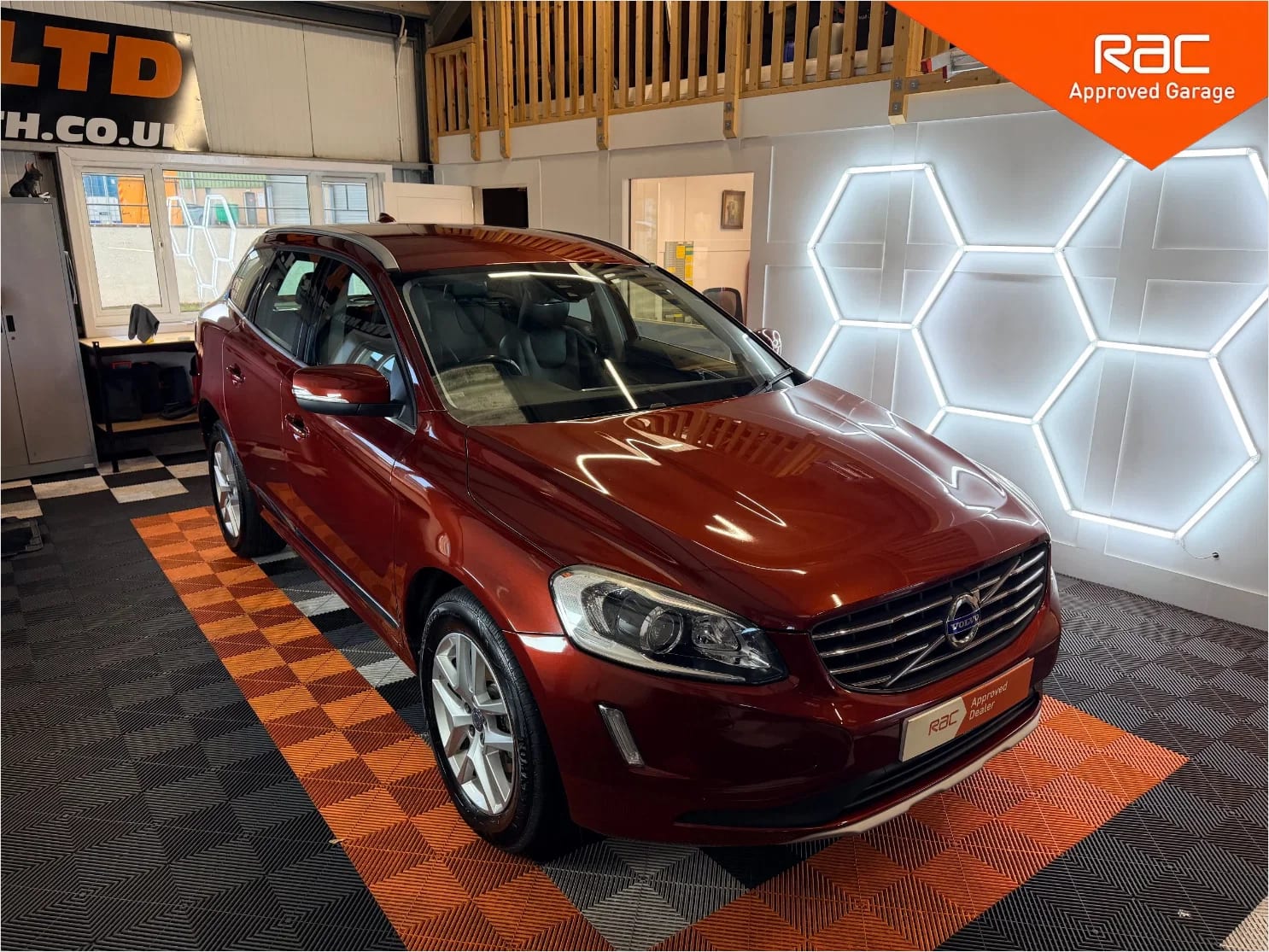 Volvo XC60 - image 1 of 6