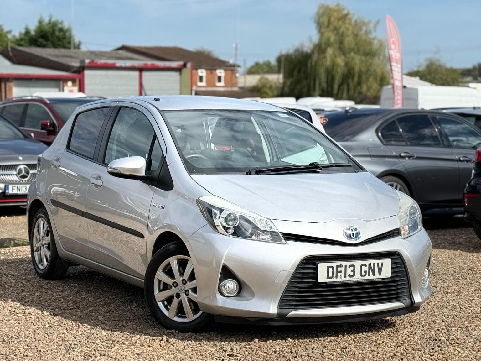 Toyota Yaris - image 1 of 62