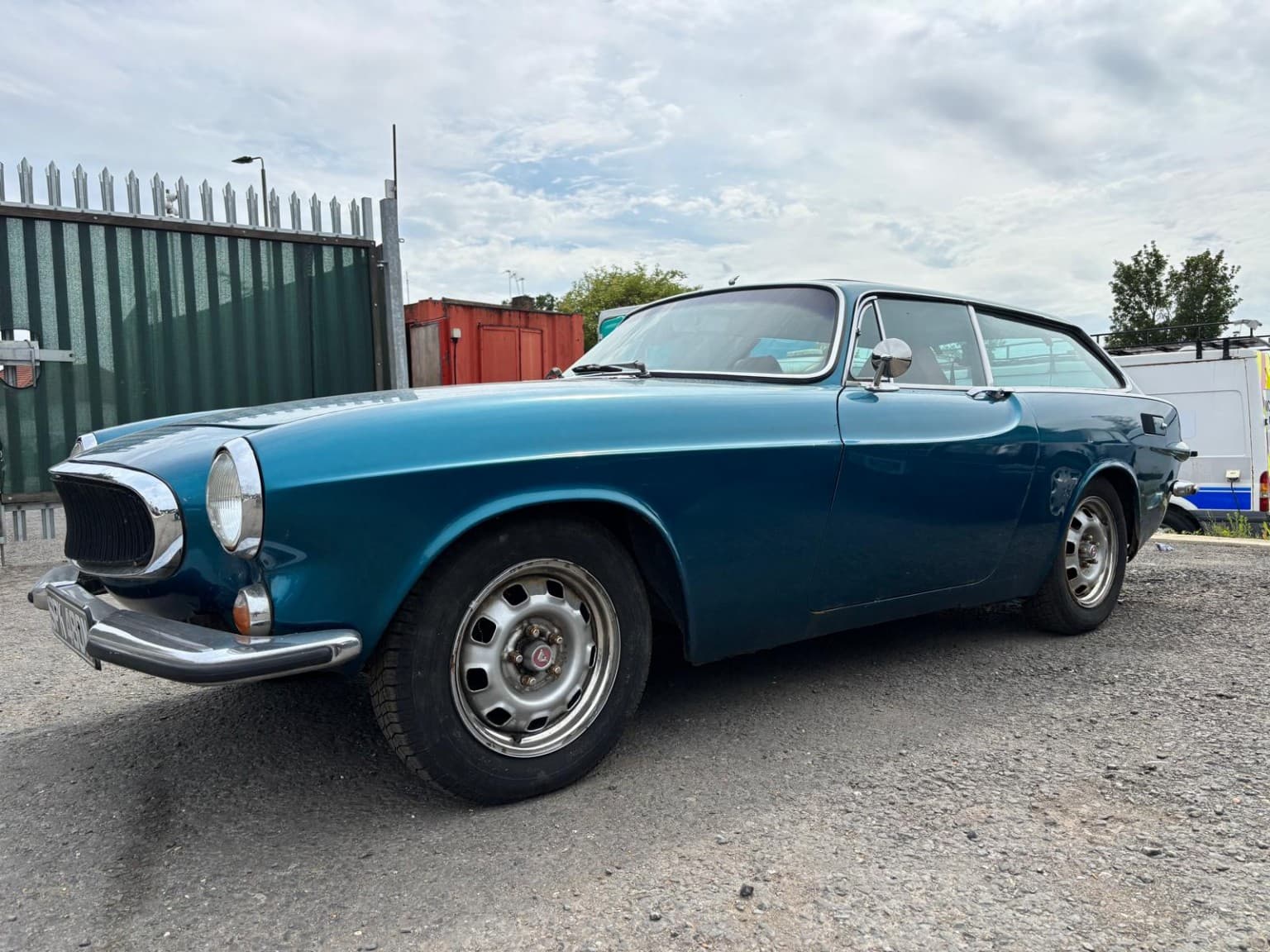 Volvo P1800 - image 1 of 14