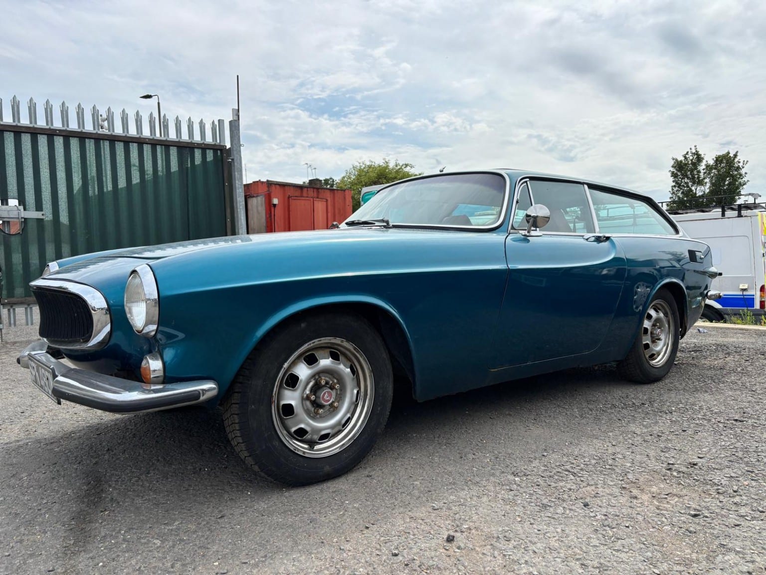 Volvo P1800 - image 1 of 14