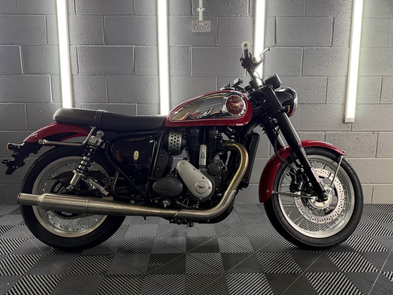 BSA Gold Star - image 1 of 22