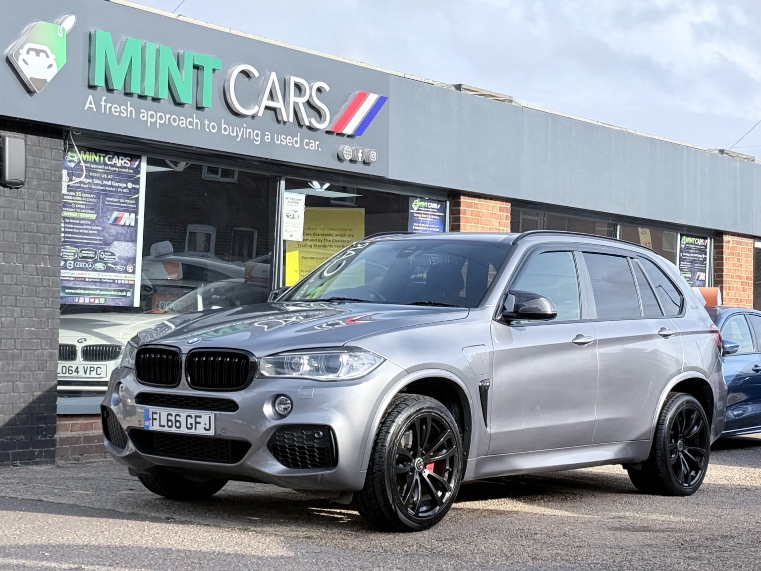 BMW X5 - image 1 of 45