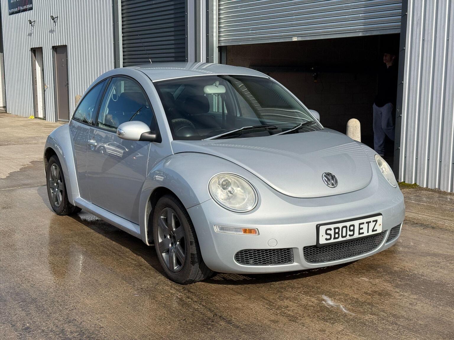 Volkswagen Beetle - image 1 of 30