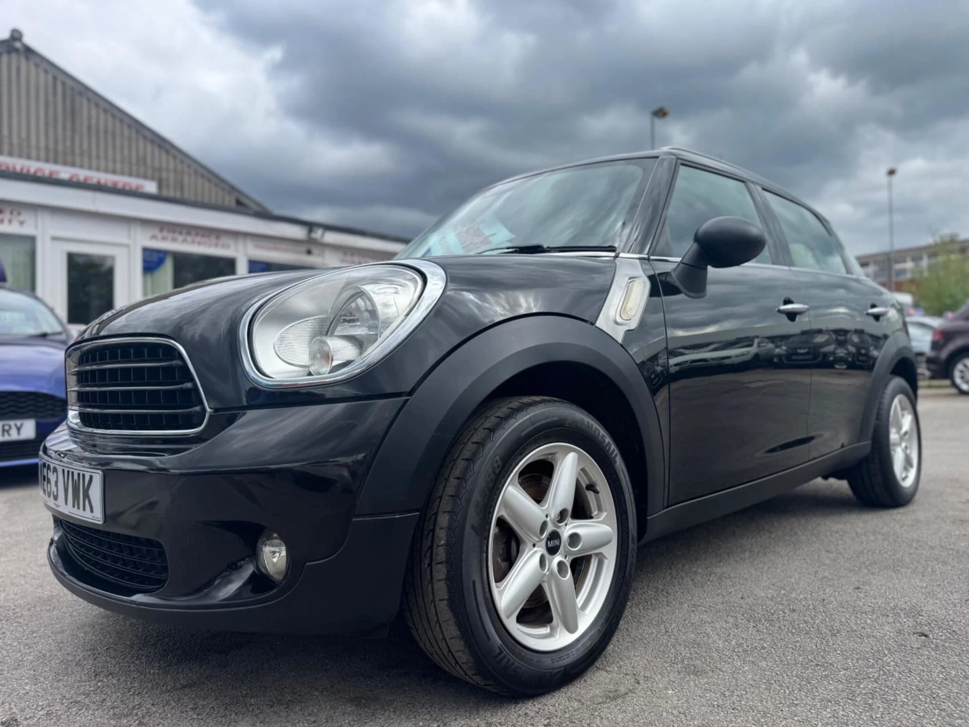 MINI Countryman - image 1 of 53