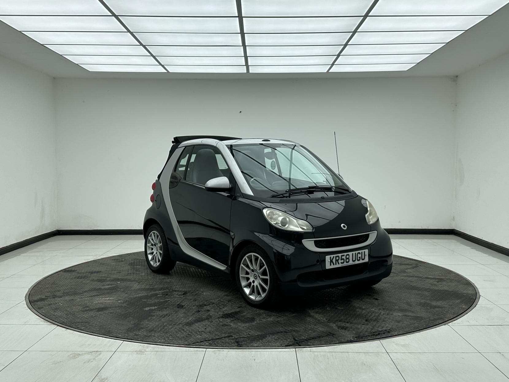 Smart fortwo - image 1 of 34
