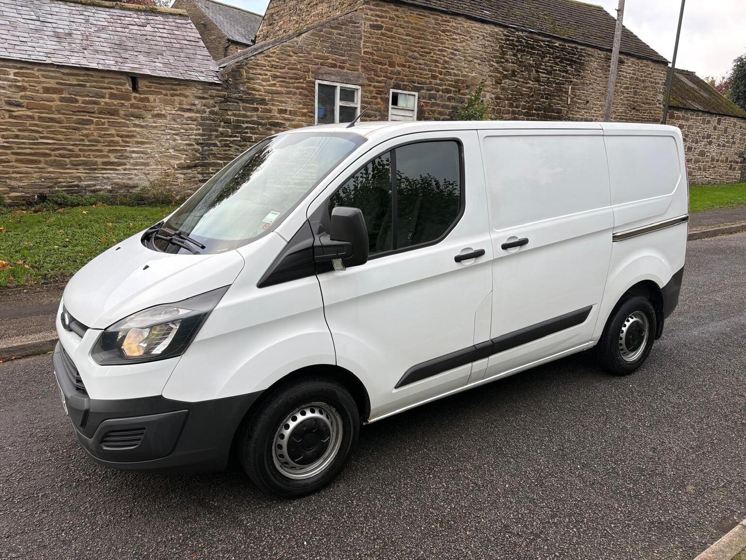 2017 Ford Transit Custom 2.0 TDCi 270 L1 H1 5dr in white — photo 1 of 10