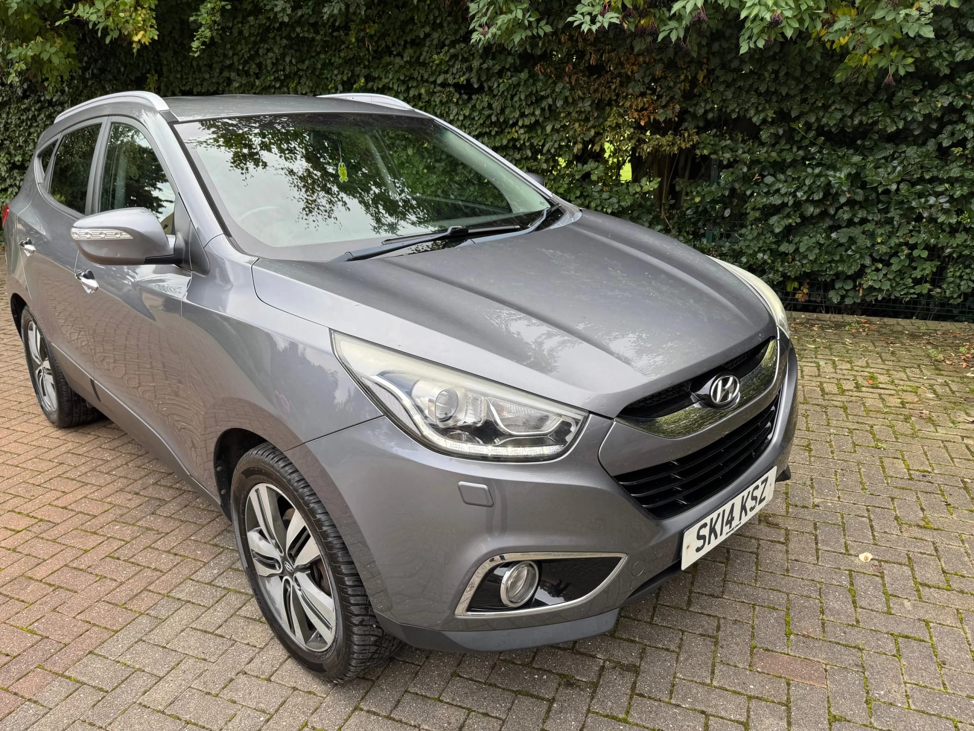 Hyundai ix35 - image 1 of 22
