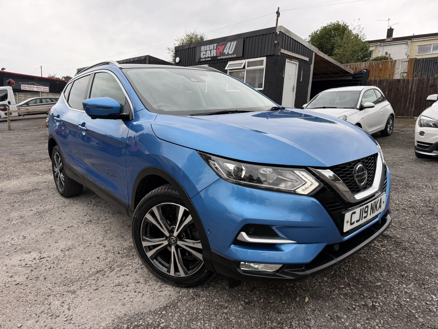 Nissan Qashqai - image 1 of 42