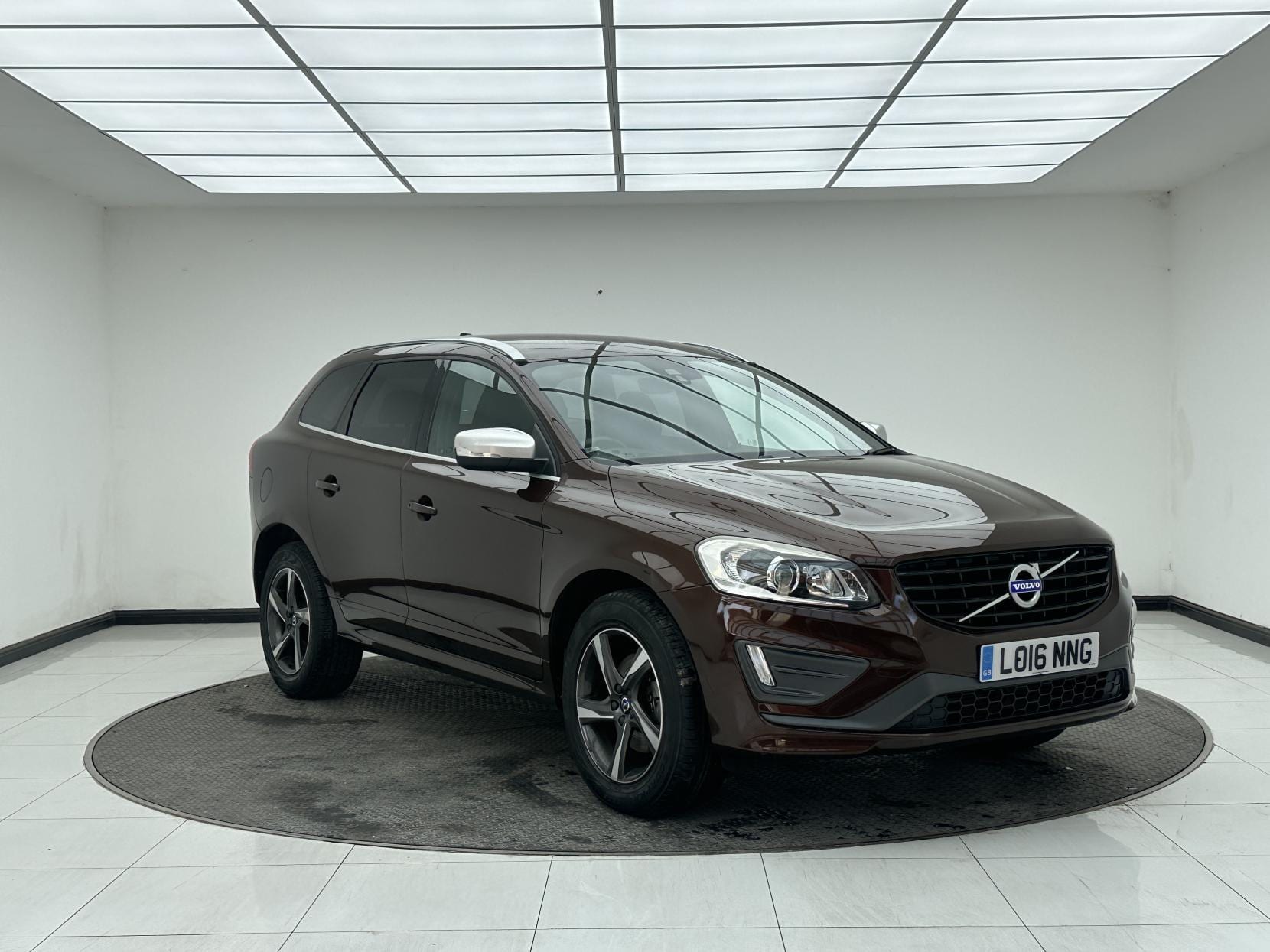 Volvo XC60 - image 1 of 56