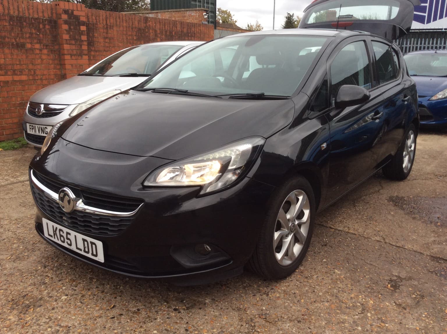 Vauxhall Corsa - image 1 of 21