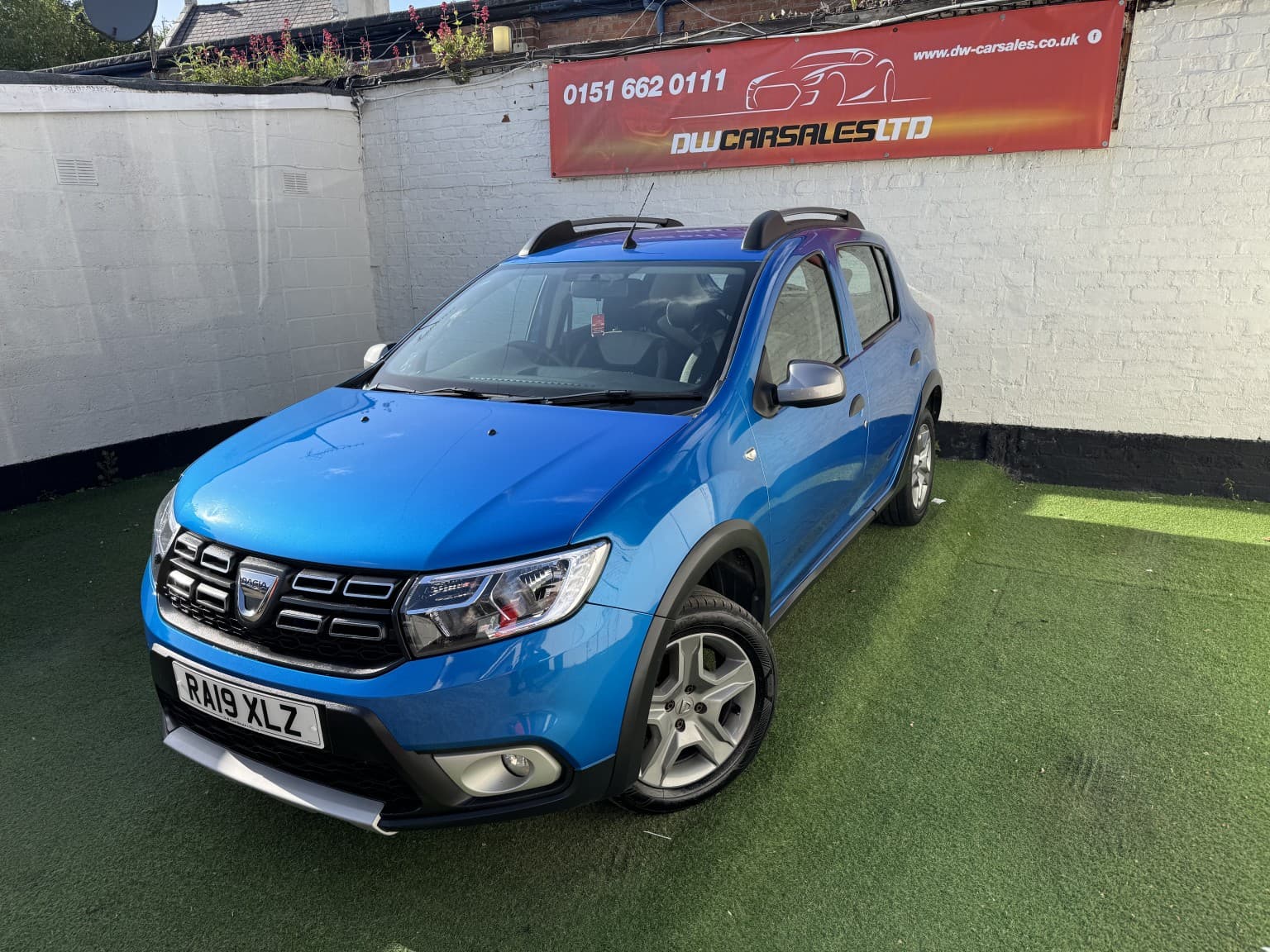 Dacia Sandero Stepway - image 1 of 52