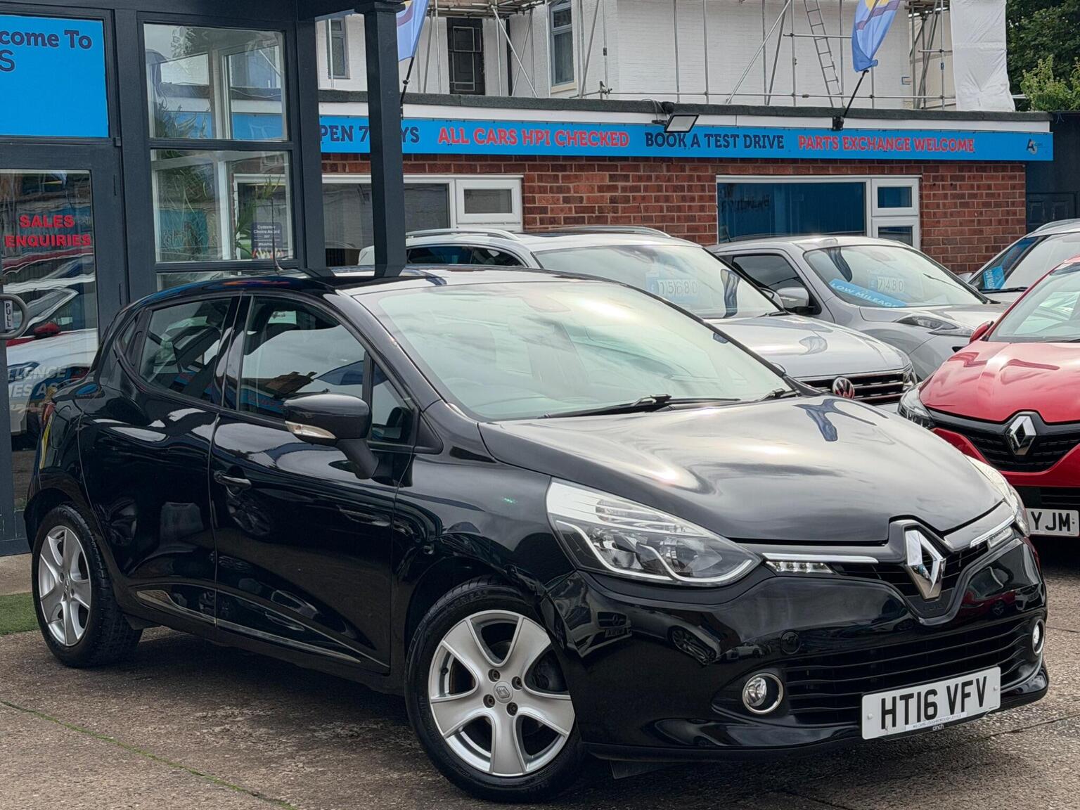 Renault Clio - image 1 of 65