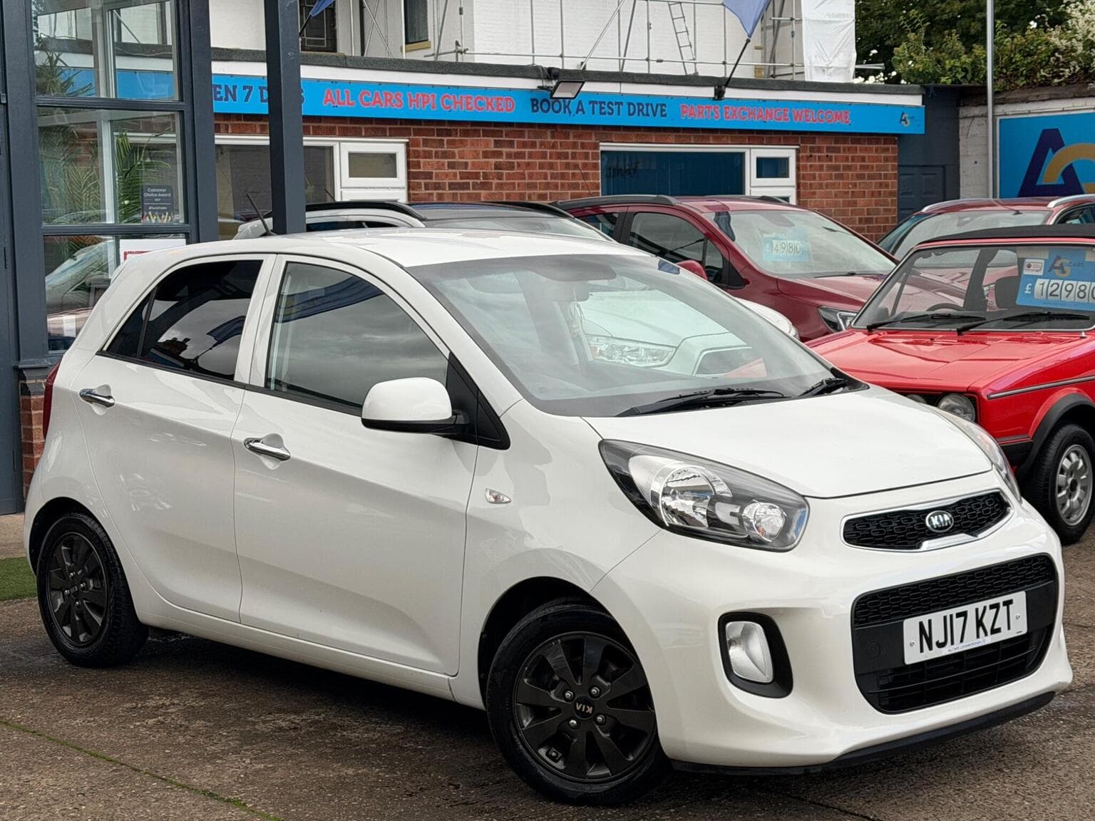 Kia Picanto - image 1 of 61