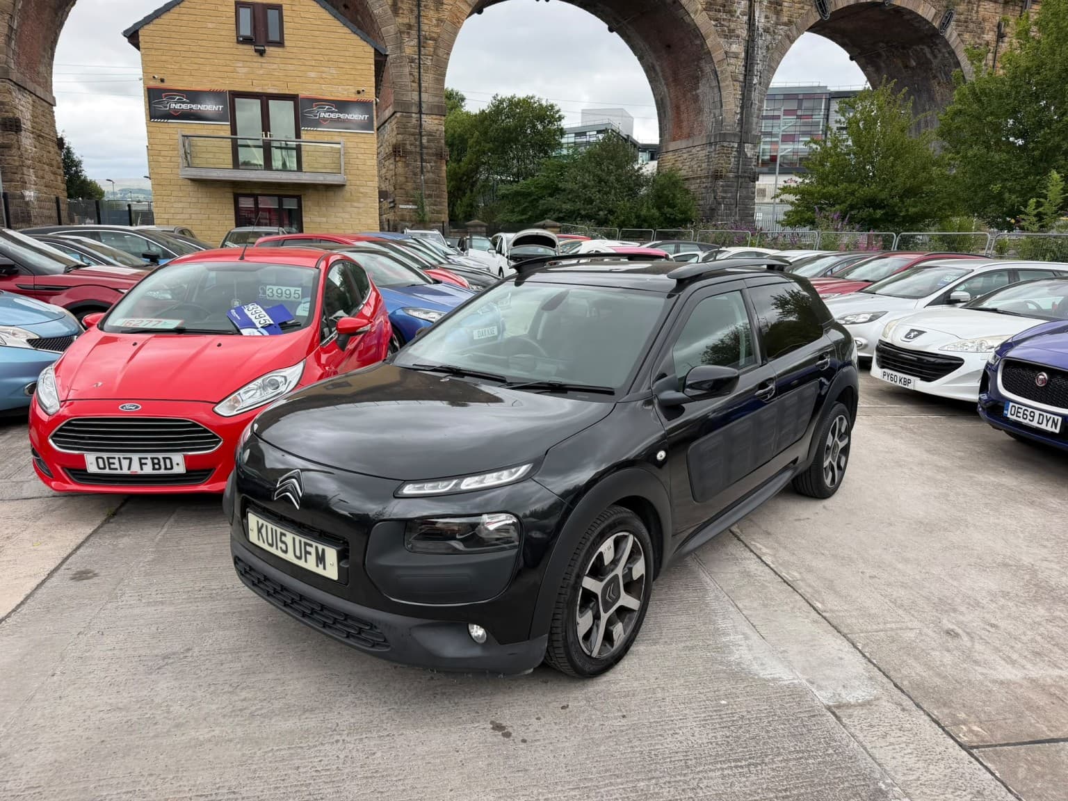 Citroen C4 Cactus - image 1 of 28