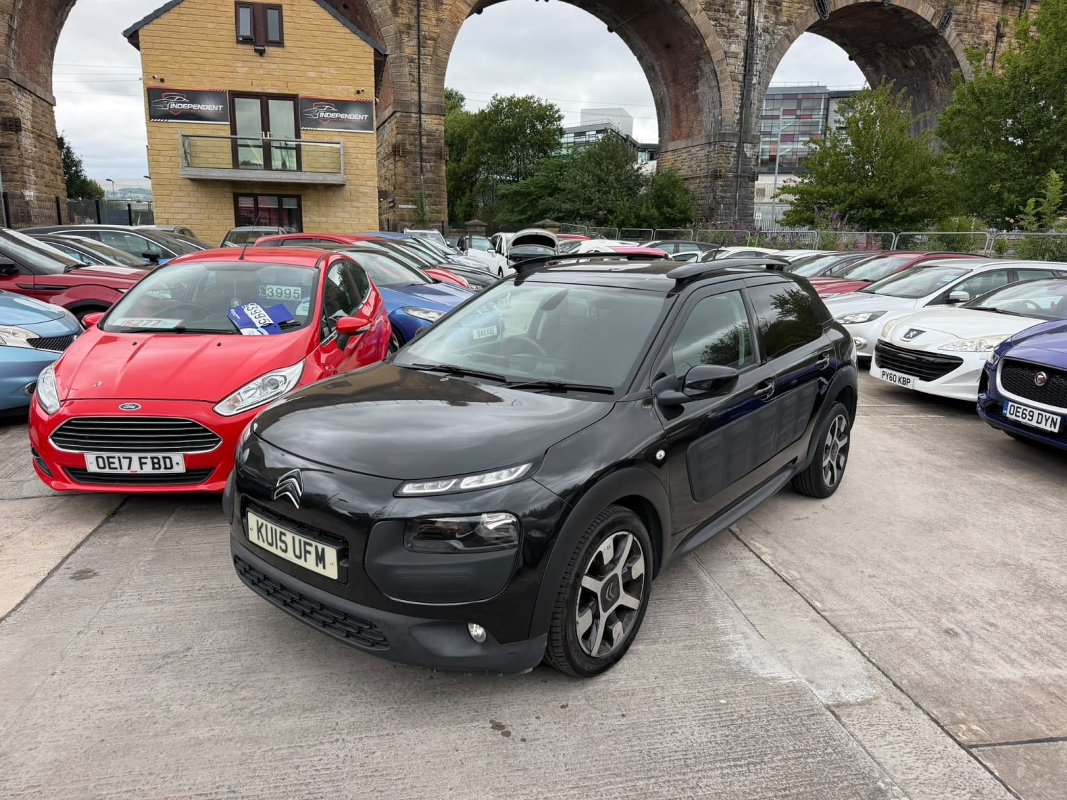 Citroen C4 Cactus - image 1 of 28