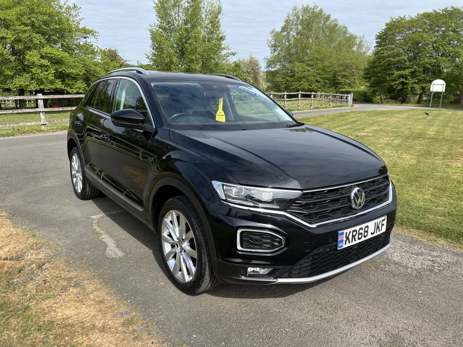 VOLKSWAGEN T-ROC - image 1 of 36