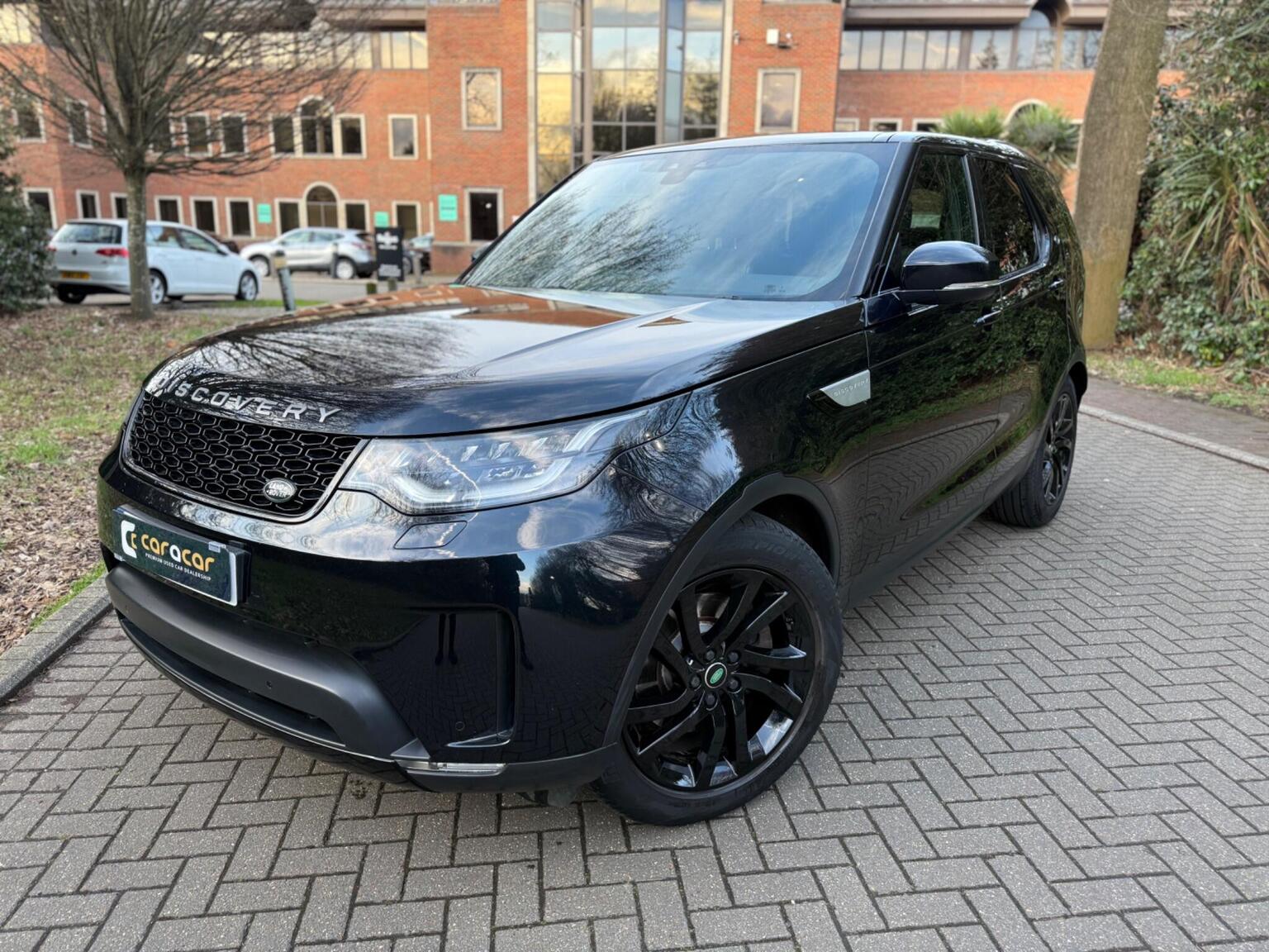 Land Rover Discovery - image 1 of 70