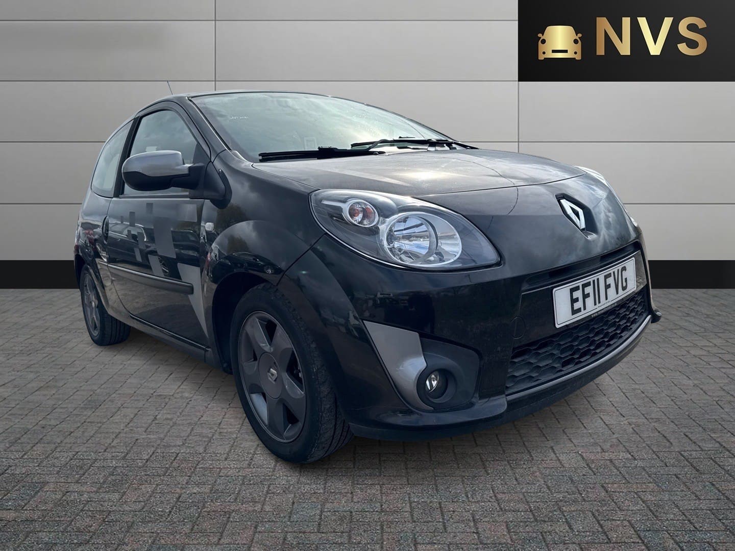 RENAULT TWINGO - image 1 of 13