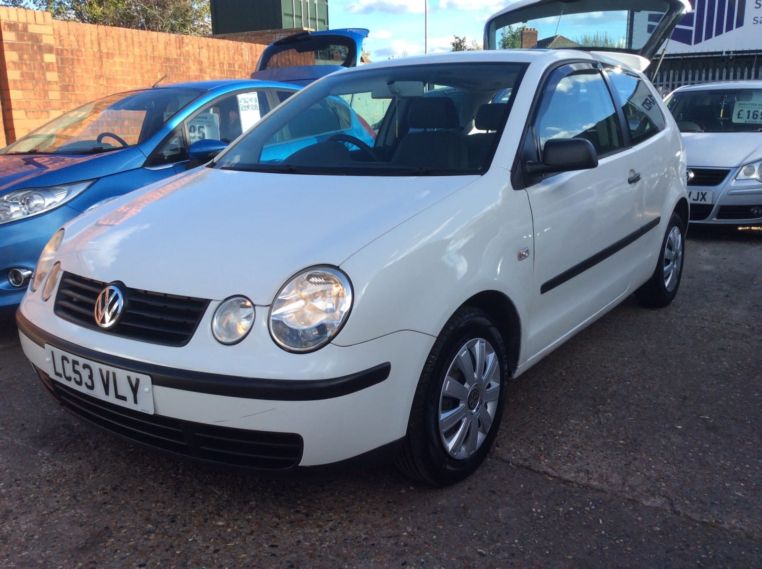 Volkswagen Polo - image 1 of 22