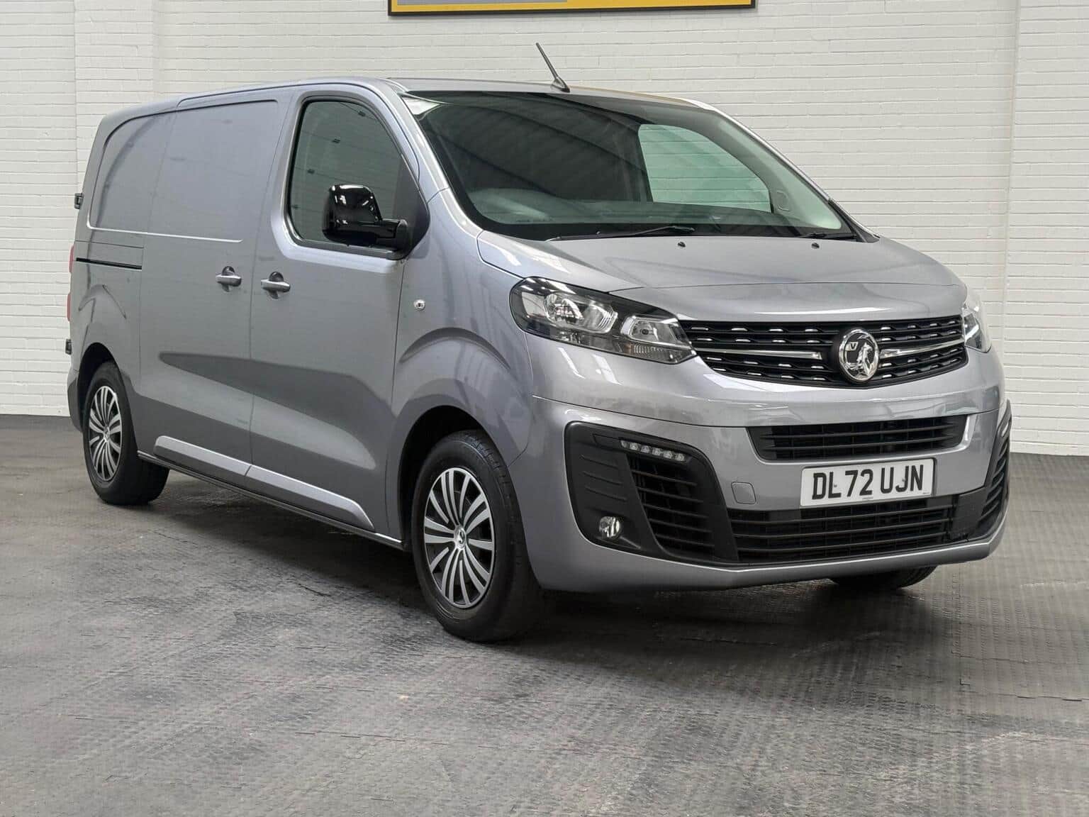 Vauxhall Vivaro - image 1 of 92