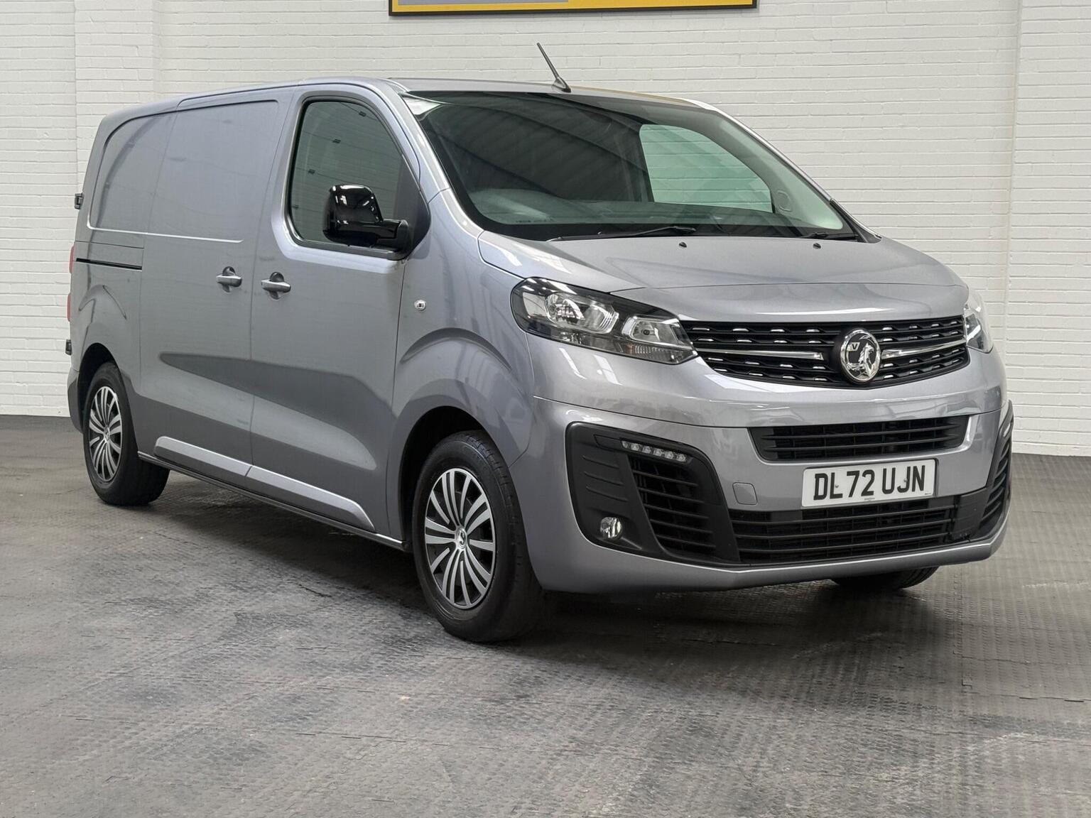 VAUXHALL VIVARO - image 1 of 92