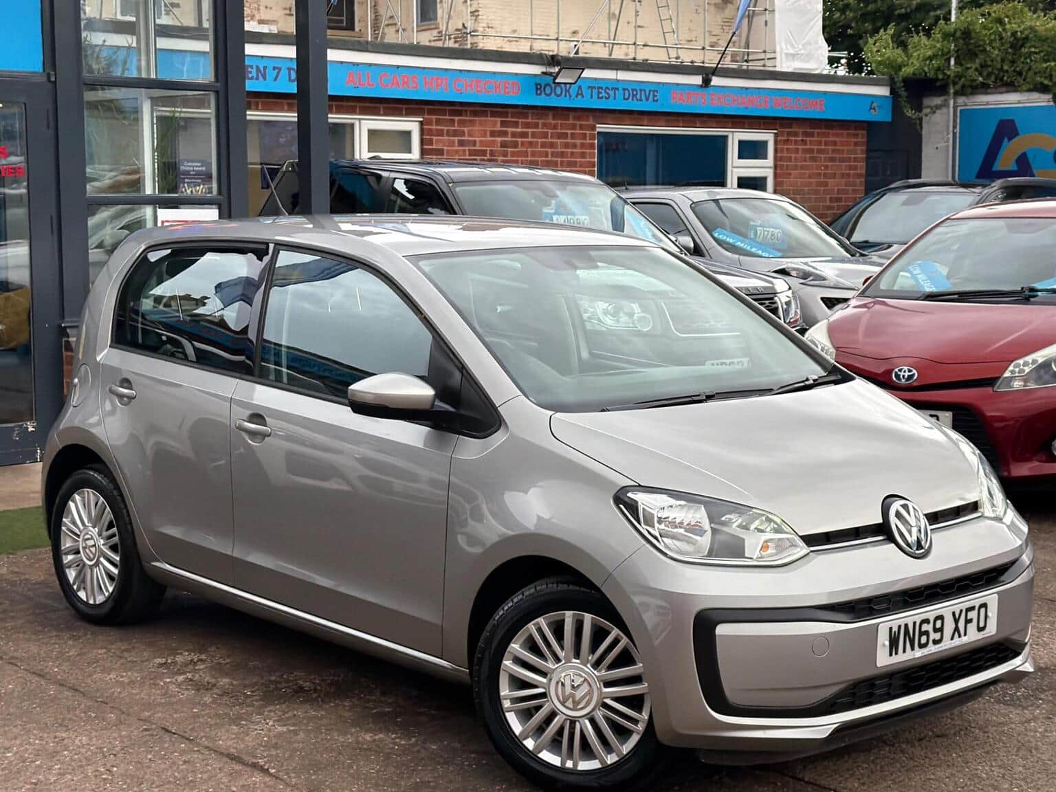 Volkswagen up! - image 1 of 65