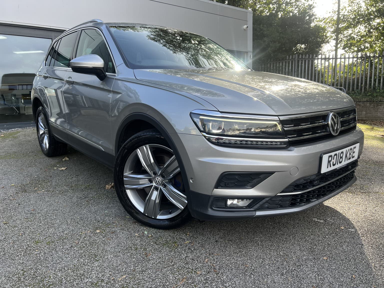 Volkswagen Tiguan - image 1 of 19