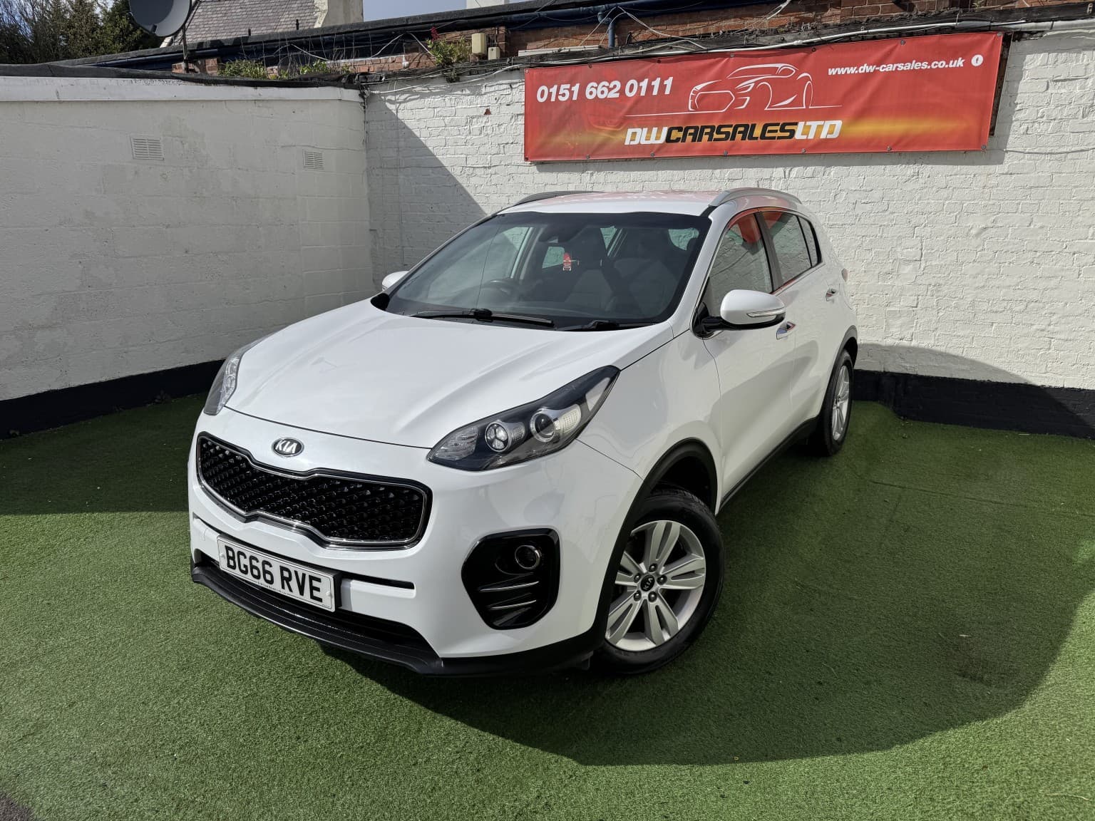 Kia Sportage - image 1 of 6