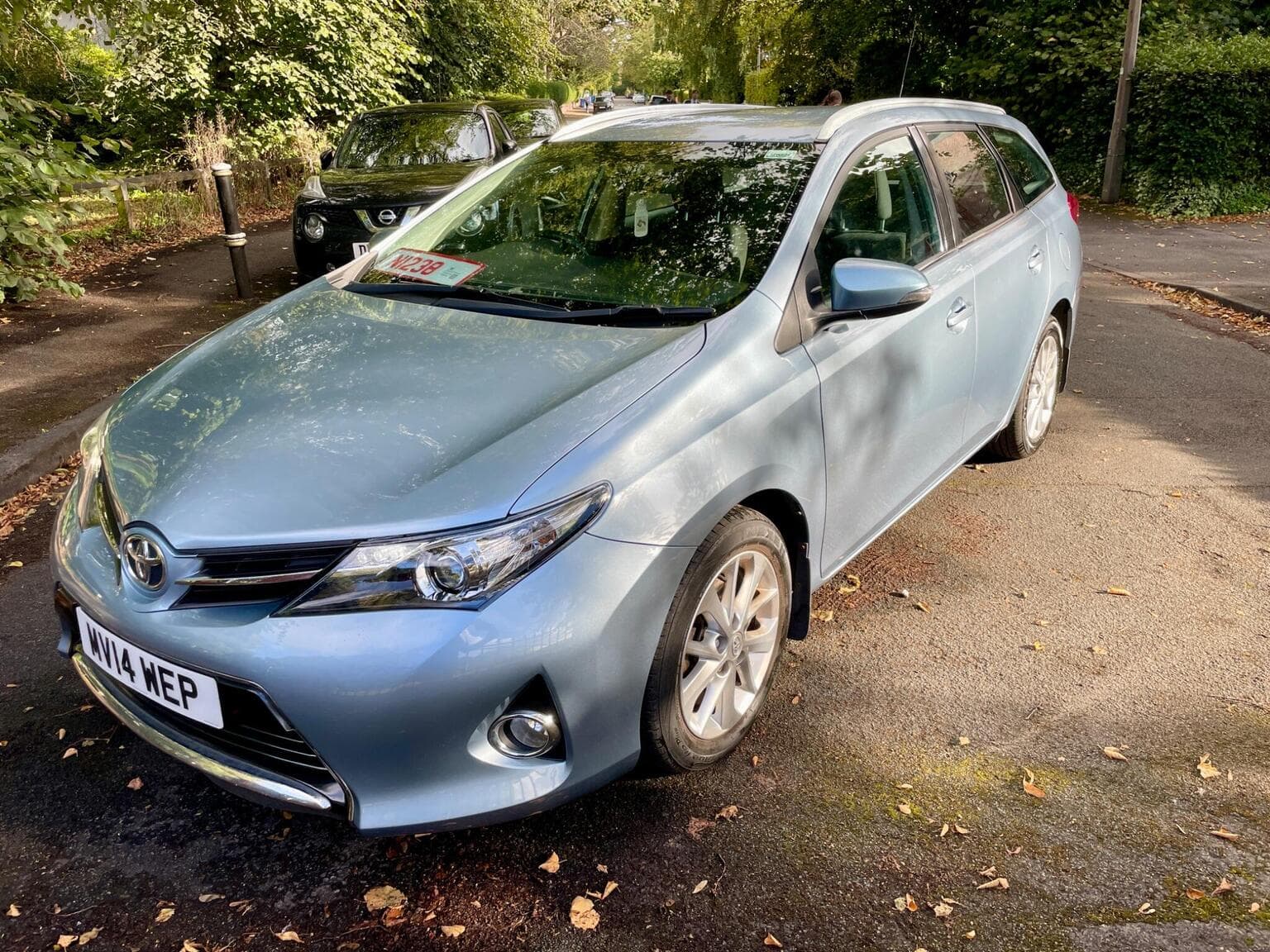 Toyota Auris - image 1 of 30