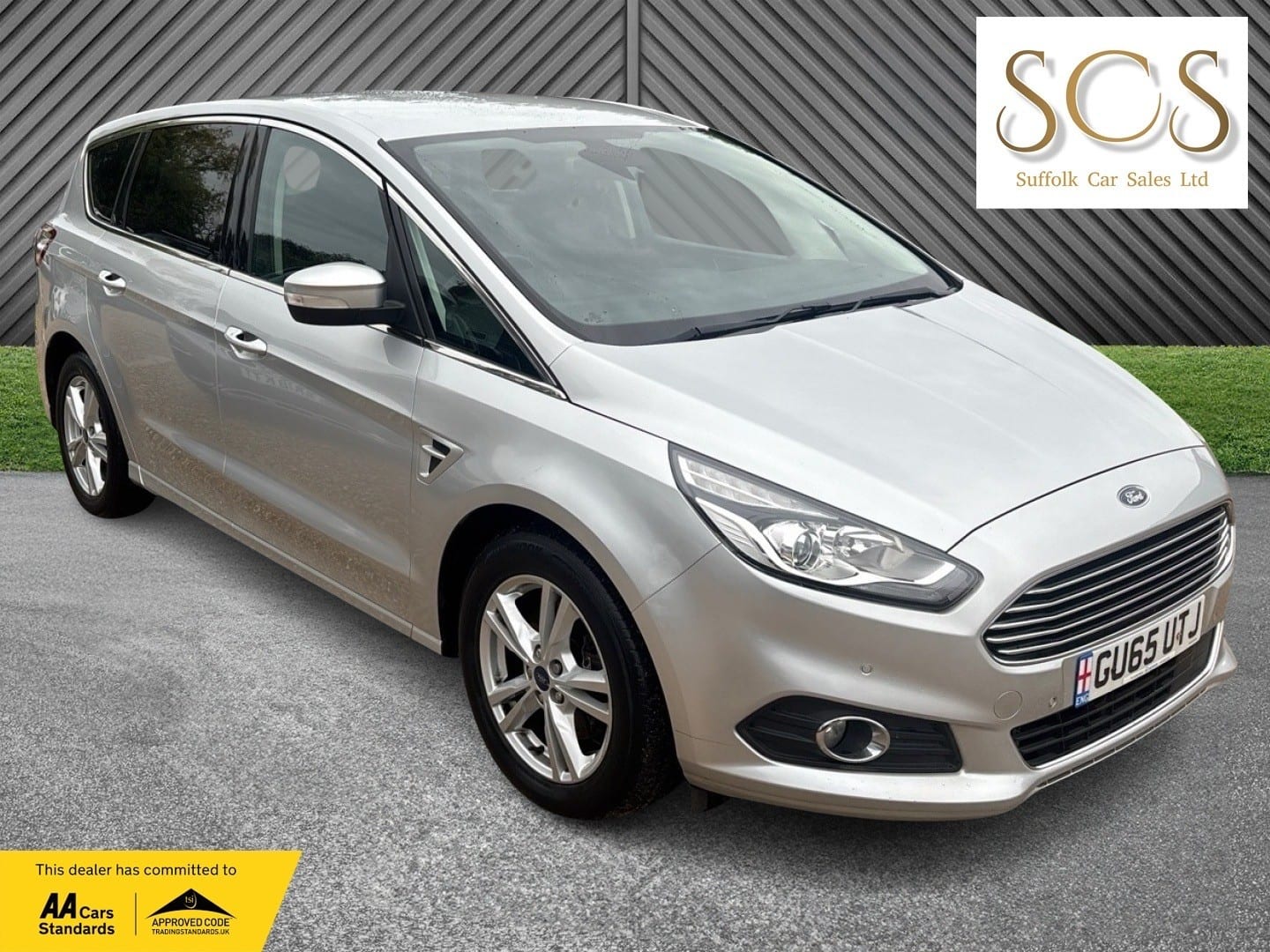 2015 Ford S-MAX 2.0 TDCi Titanium in silver — photo 1 of 52