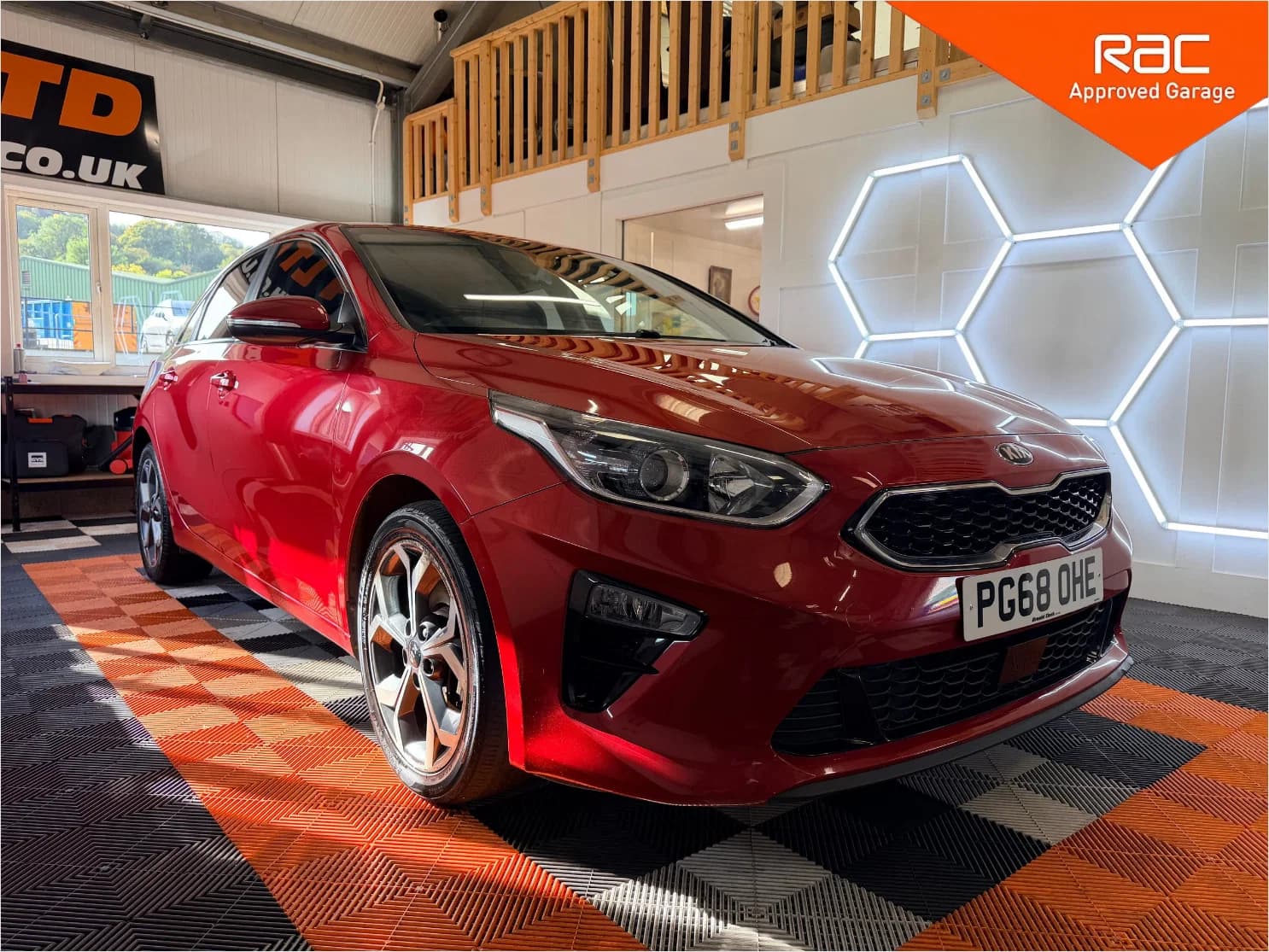 Kia Ceed - image 1 of 39